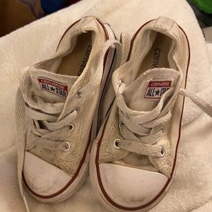 White classic converse shoes